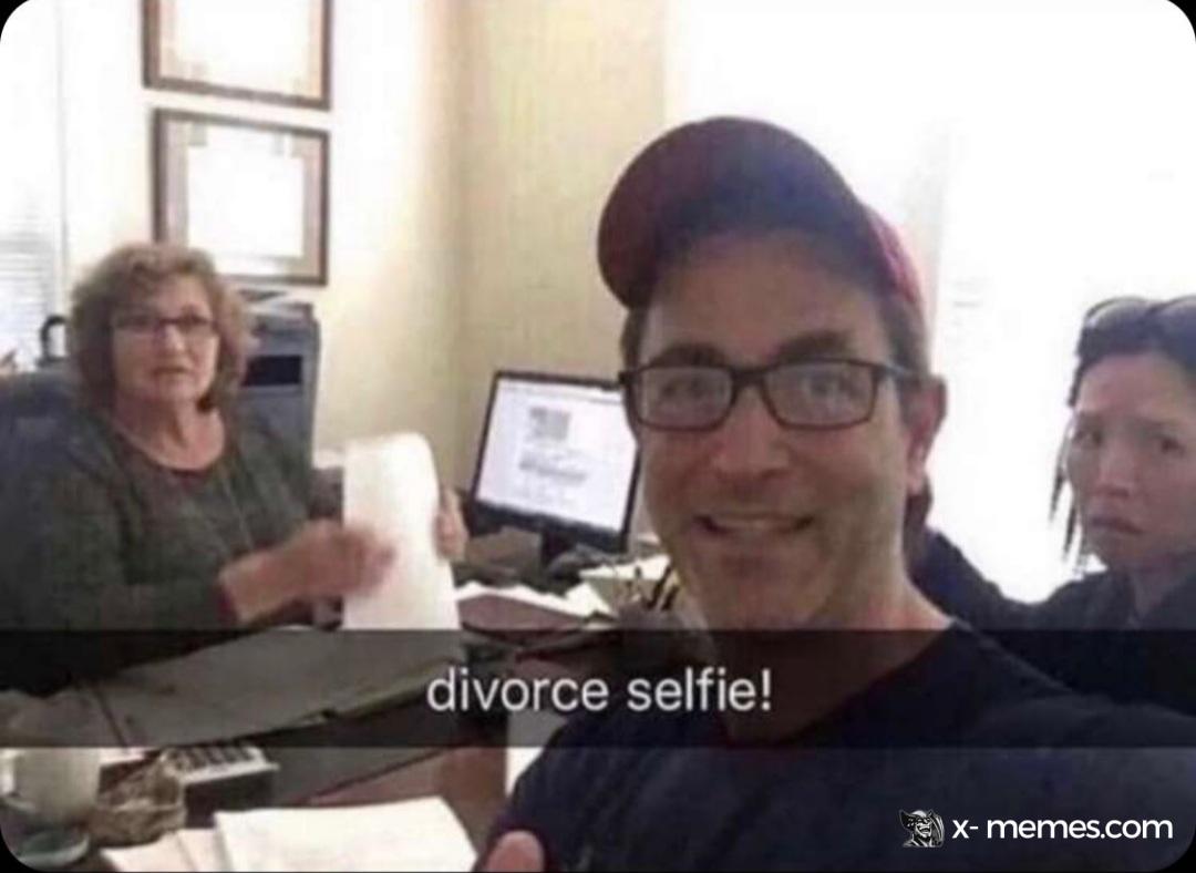 Mème : Divorce selfie