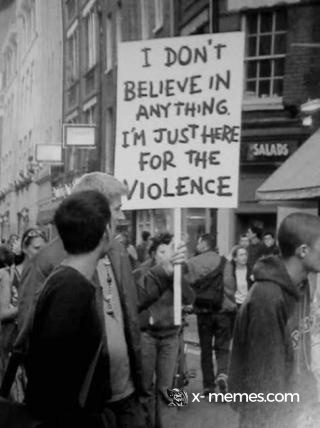 Mème : I'm just here for violence