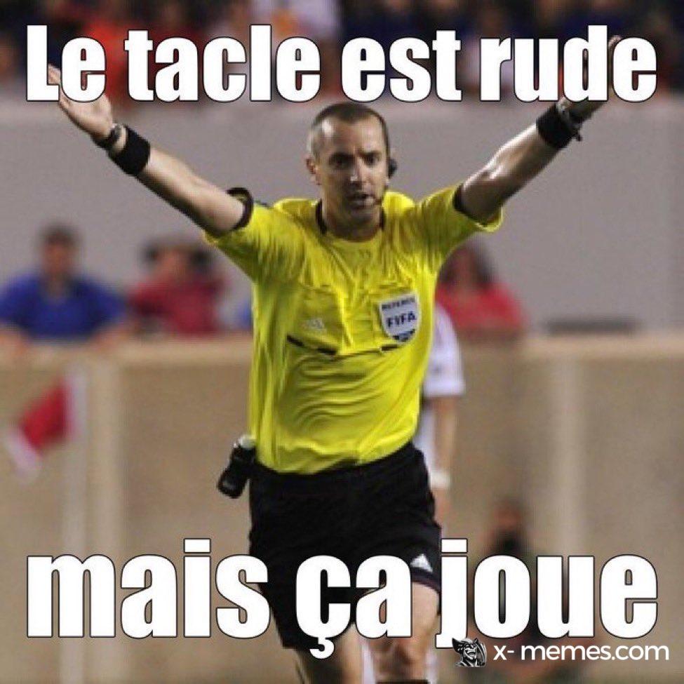 Mème : Le tacle est rude mais ça joue