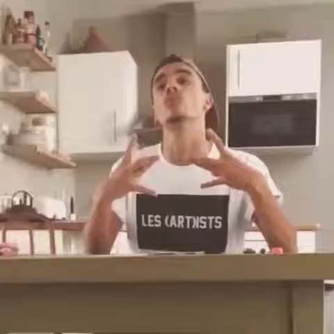 Mème : Mister V parodie Lacrim