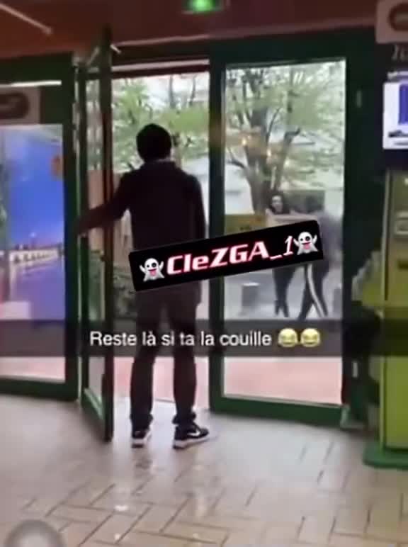 Mème : Reste là si ta la couille