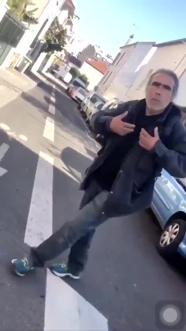 Mème : Je m'appelle Victor, je suis portugais, je parle pas arabe