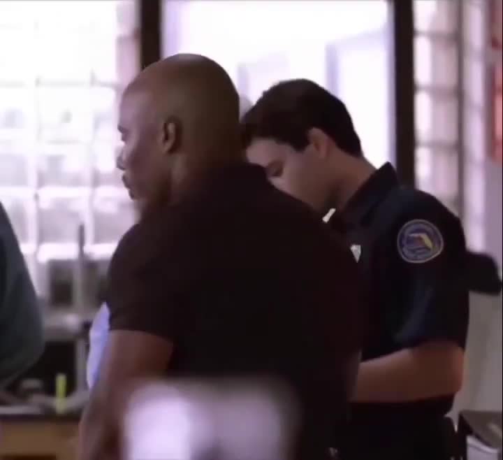 Mème : Doakes qui te fixe - Dexter