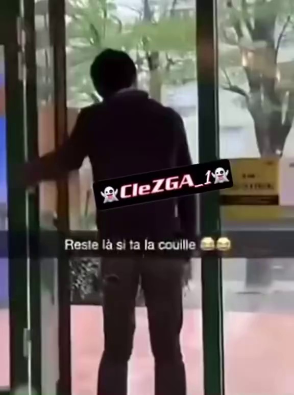 Mème : Reste là si ta la couille