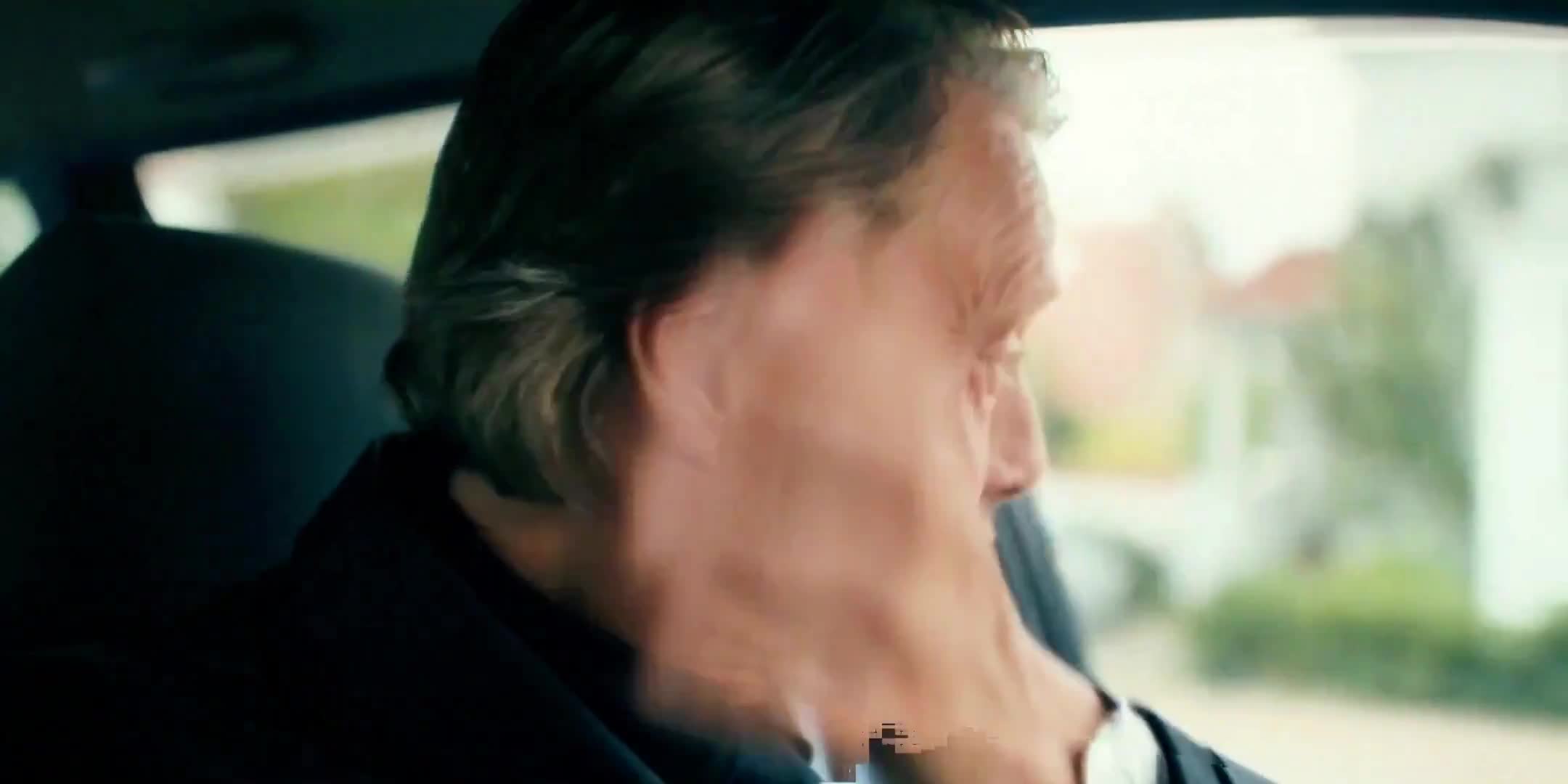 Mème : Mads Mikkelsen in a car
