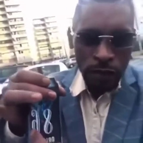 Mème : 8 morts 6 blessés, je pète ma bière ma libellule