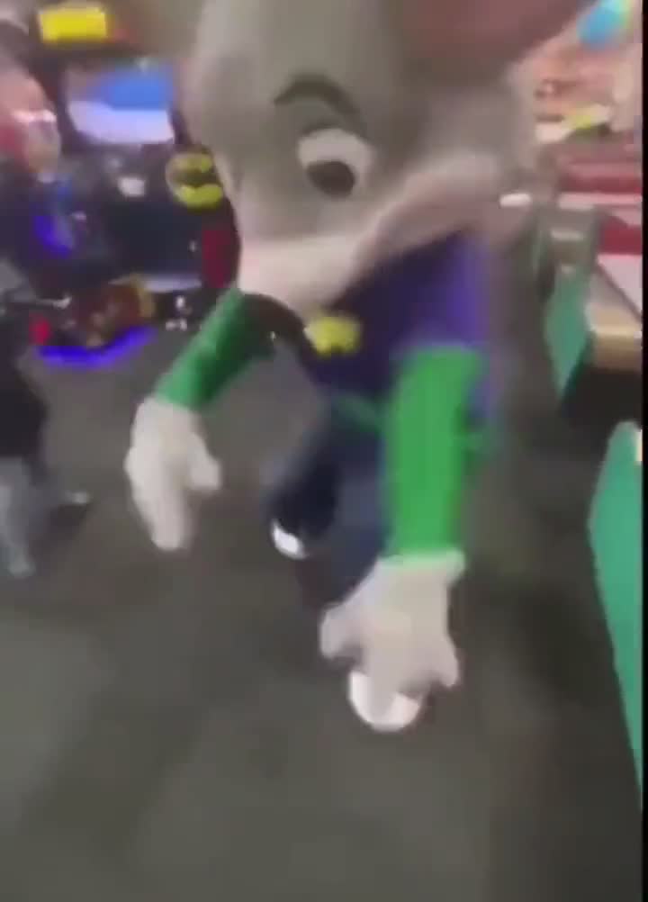 Mème : Mascotte souris qui danse
