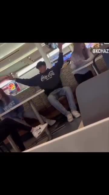 Mème : Threesome failed