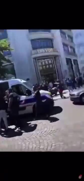 Mème : Arrête de sucer des chibres