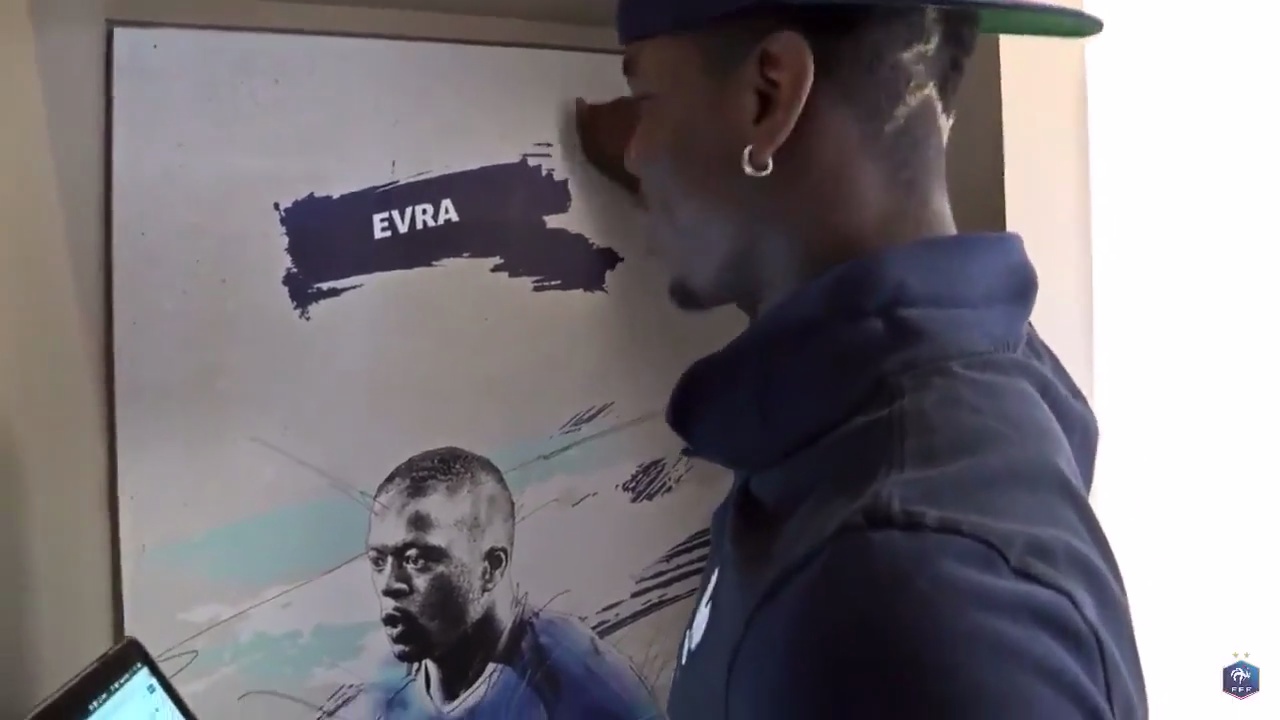Mème : Paul Pogba toque à la porte avec de la musique