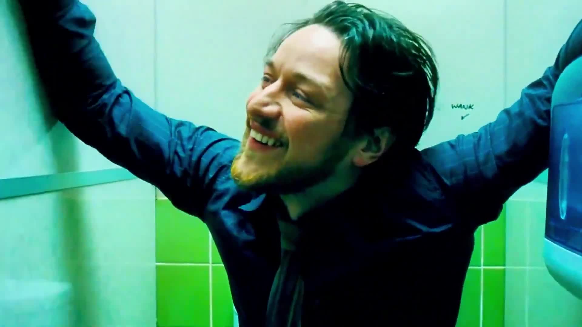 Mème : James Mcavoy riant dans les toilettes - Filth