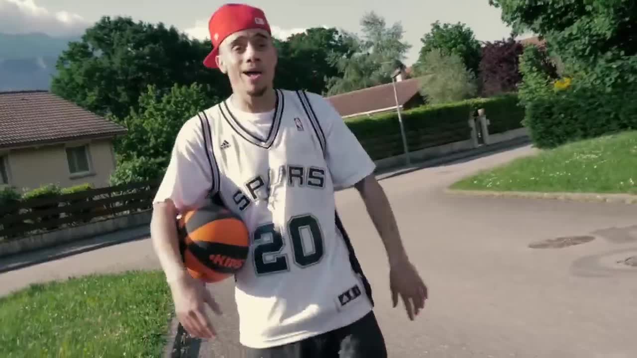 Mème : yo les gars, on s’fait pas une partie de basketball ? Mister V