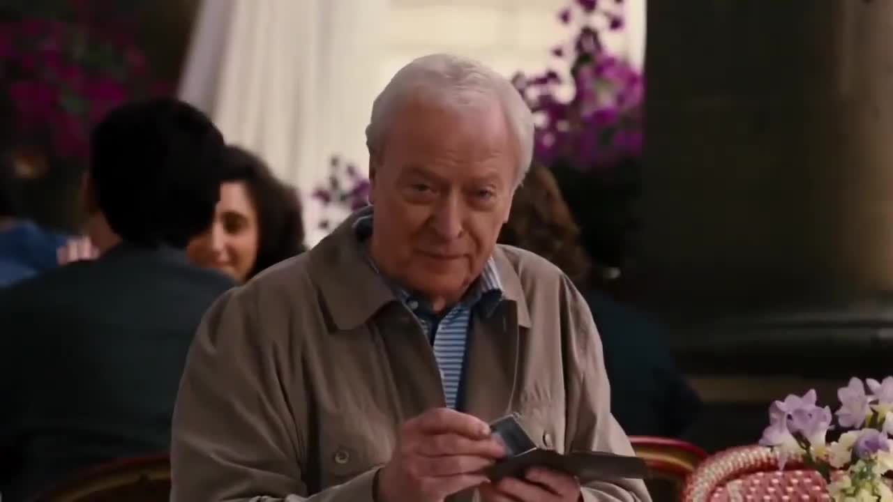 Mème : Alfred qui sourit à Bruce - The Dark Knight Rises