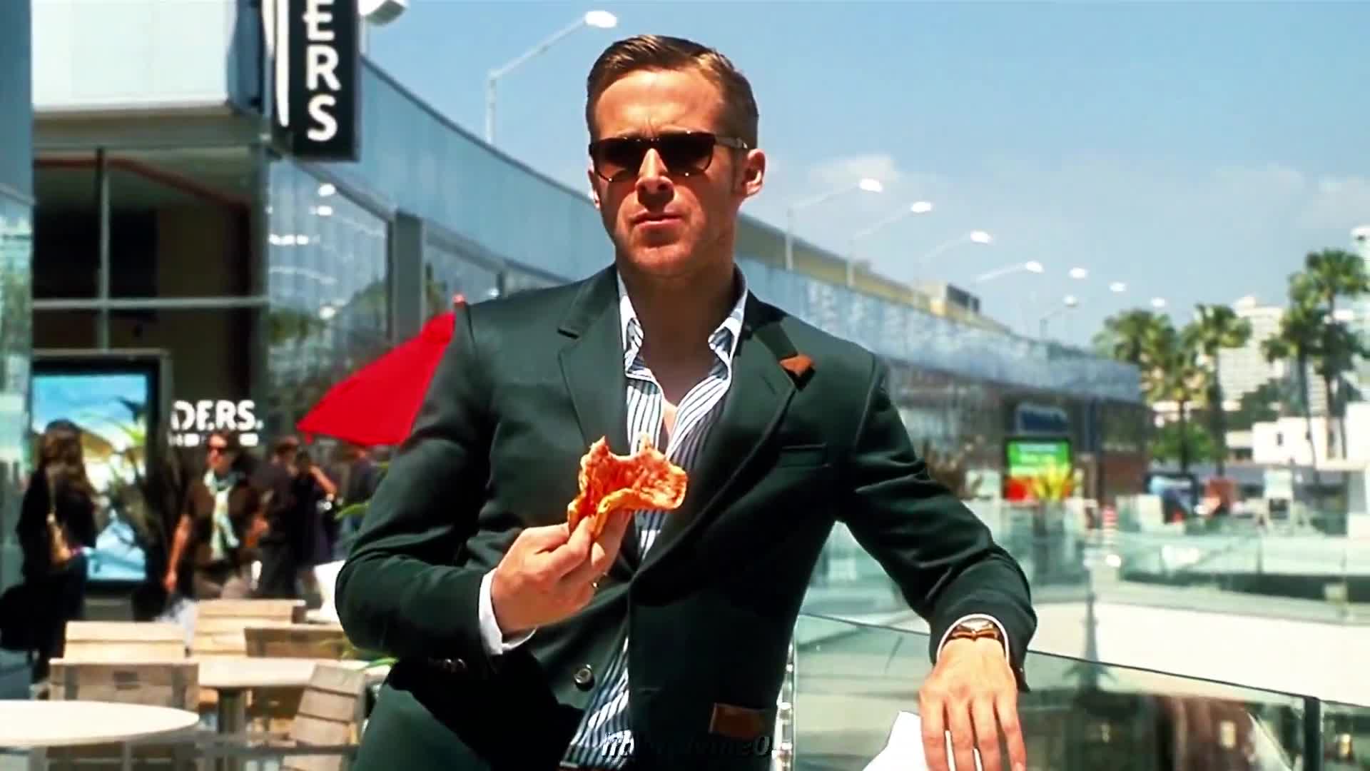 Mème : Manger pizza costard - Crazy stupid love