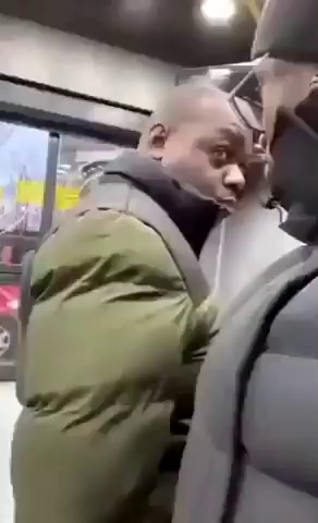 Mème : Ritchie regarde droit dans les yeux