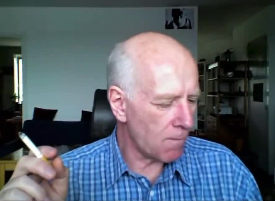 Mème : Vieil homme avec une cigarette