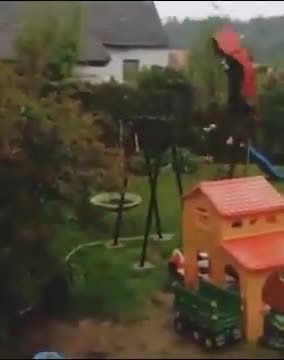Mème : Balancoire triple backflip