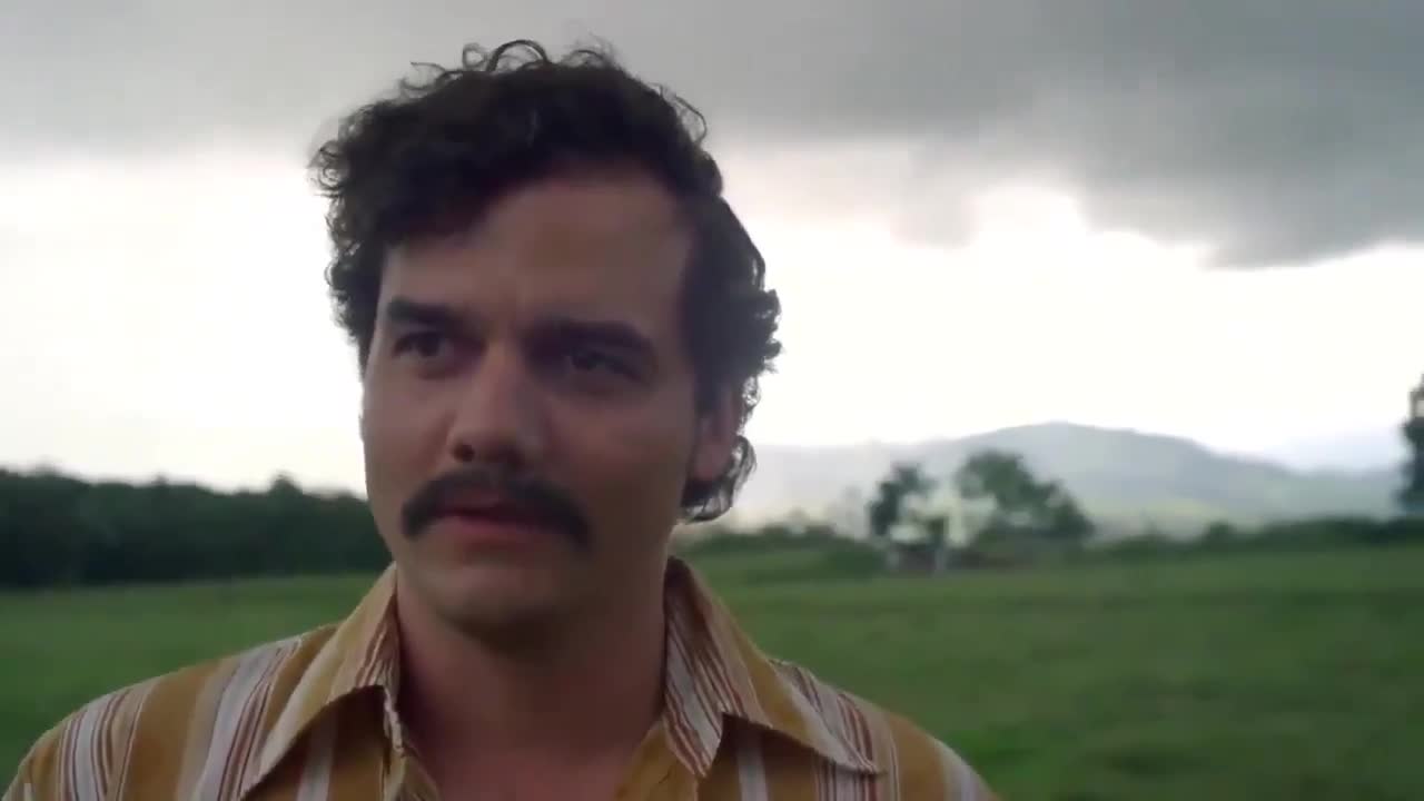 Mème : Pablo escobar qui fume - Narcos