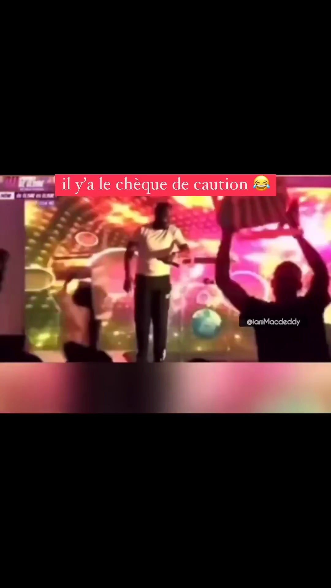 Mème : Attention les chaises, y a le chèque de caution