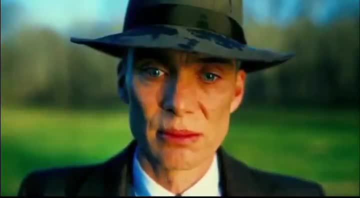 Mème : Cillian Murphy réfléchit et réalise - Oppenheimer