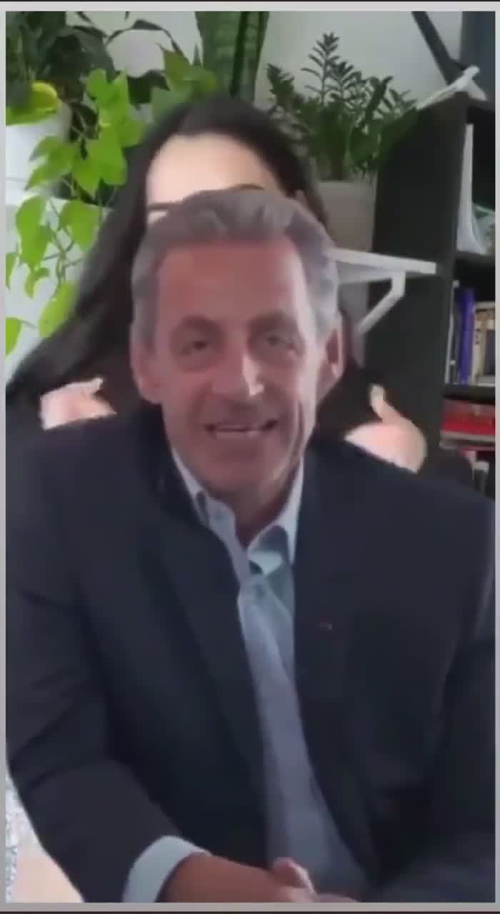 Mème : Bonjour, je suis Nicolas Sarkozy et je vais vous lire