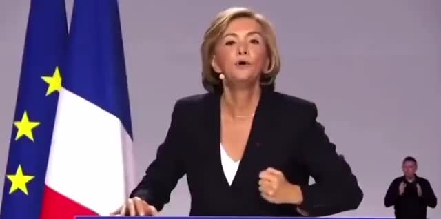 Mème : DEBOUT ! - Valérie Pécresse