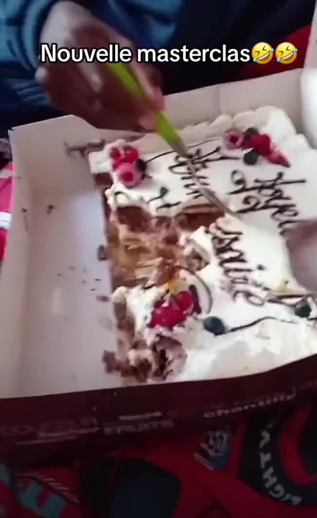 Mème : Fraise framboise myrtille on va bien renta le gâteau