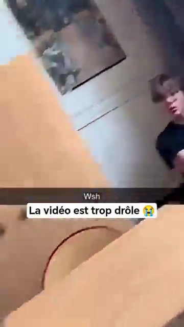 Mème : Il fait du bruit il ne respecte pas votre cours